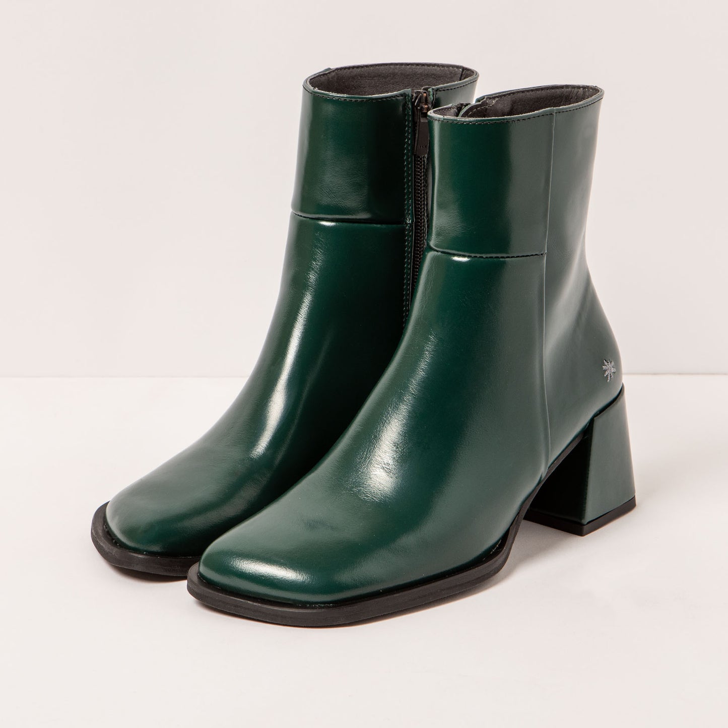 gid://shopify/Product/15694179926348_2