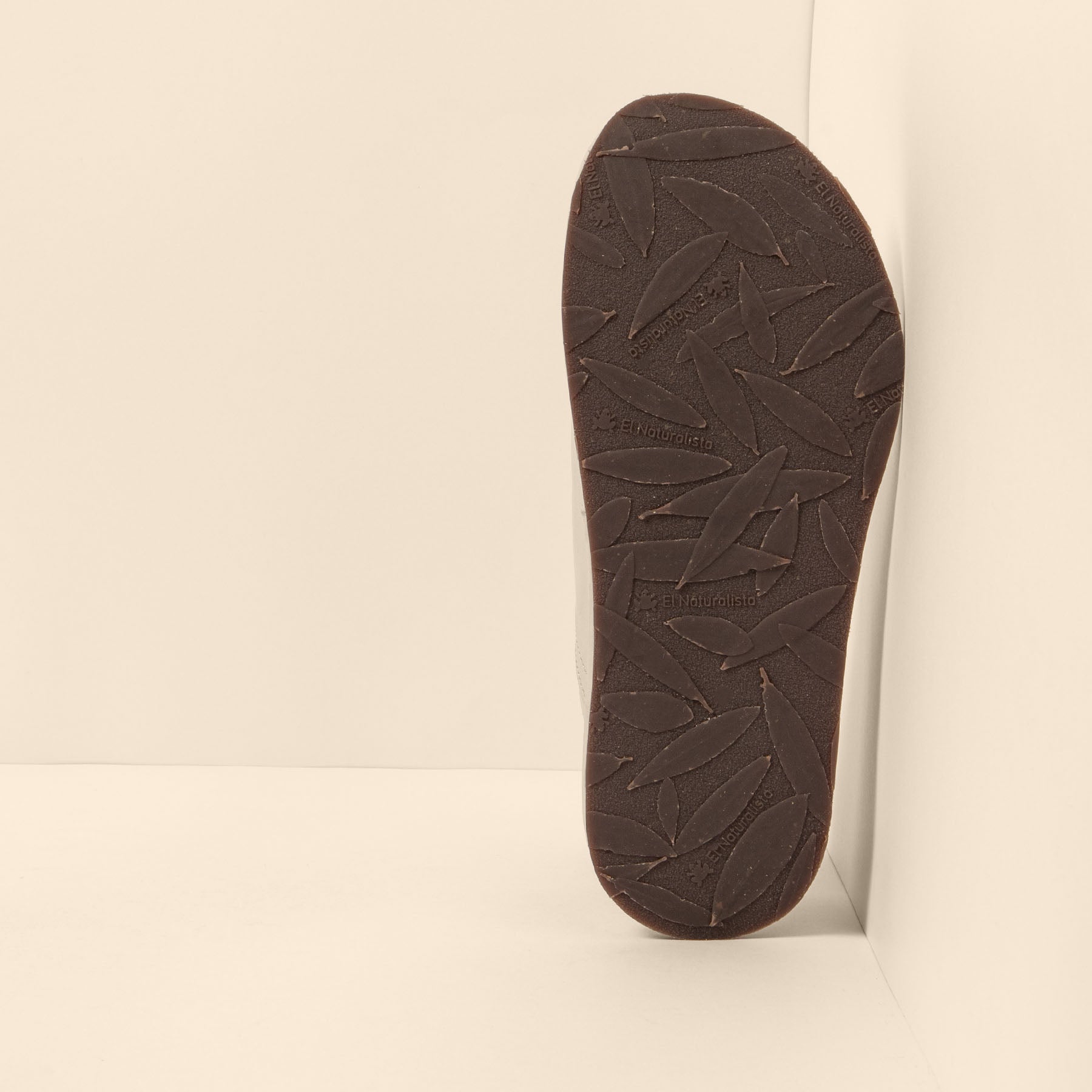 gid://shopify/Product/15700422754636_3