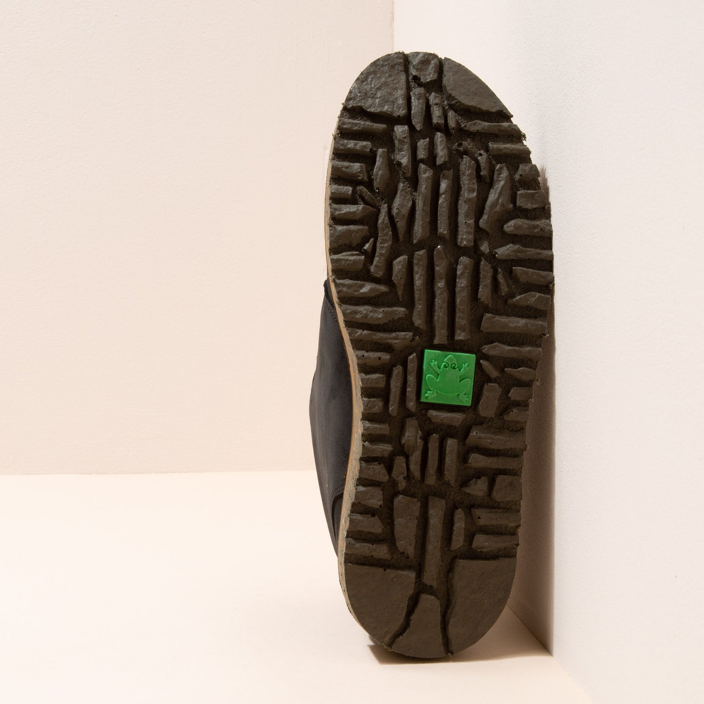 gid://shopify/Product/15700018364748_3