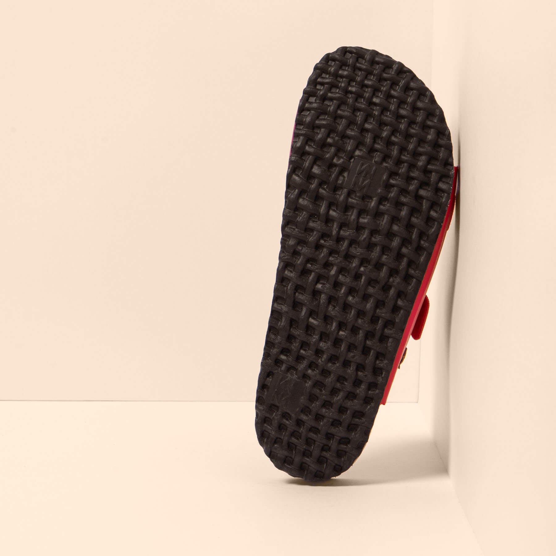 gid://shopify/Product/15700312424780_3