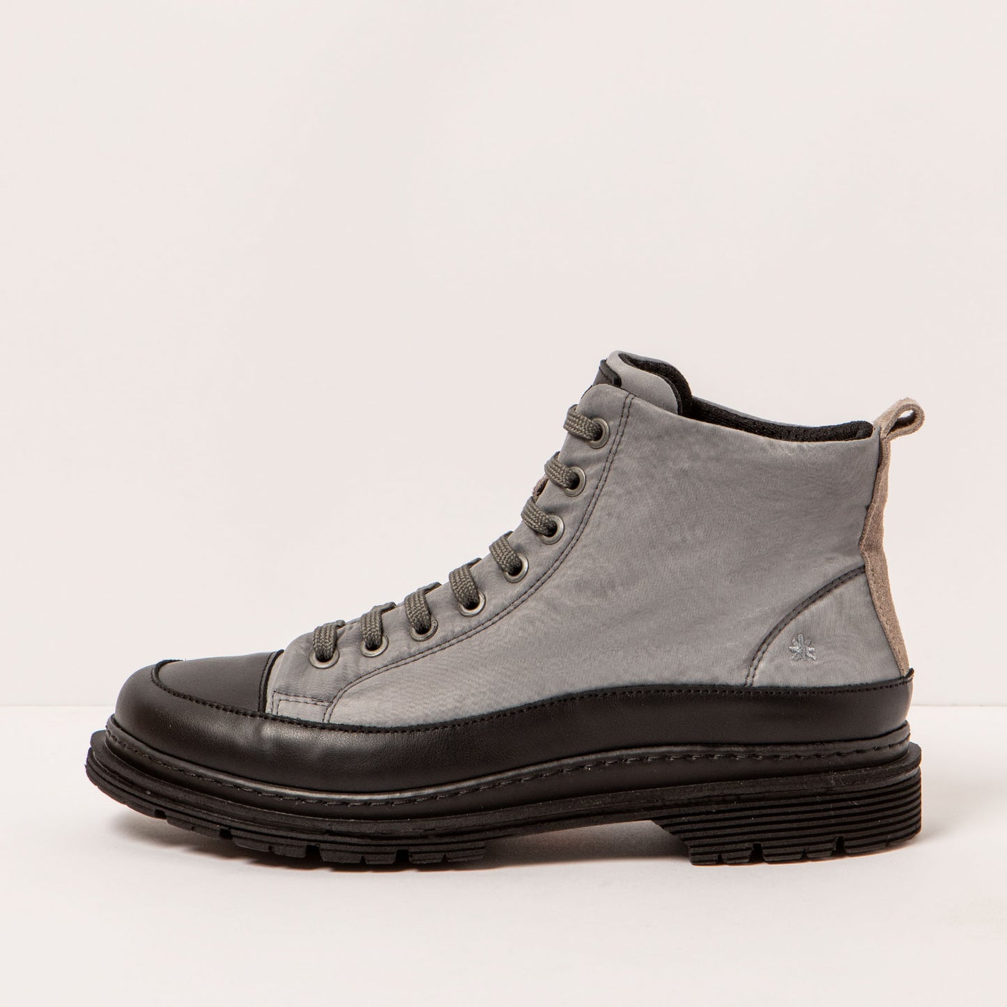 gid://shopify/Product/15694310637900_1