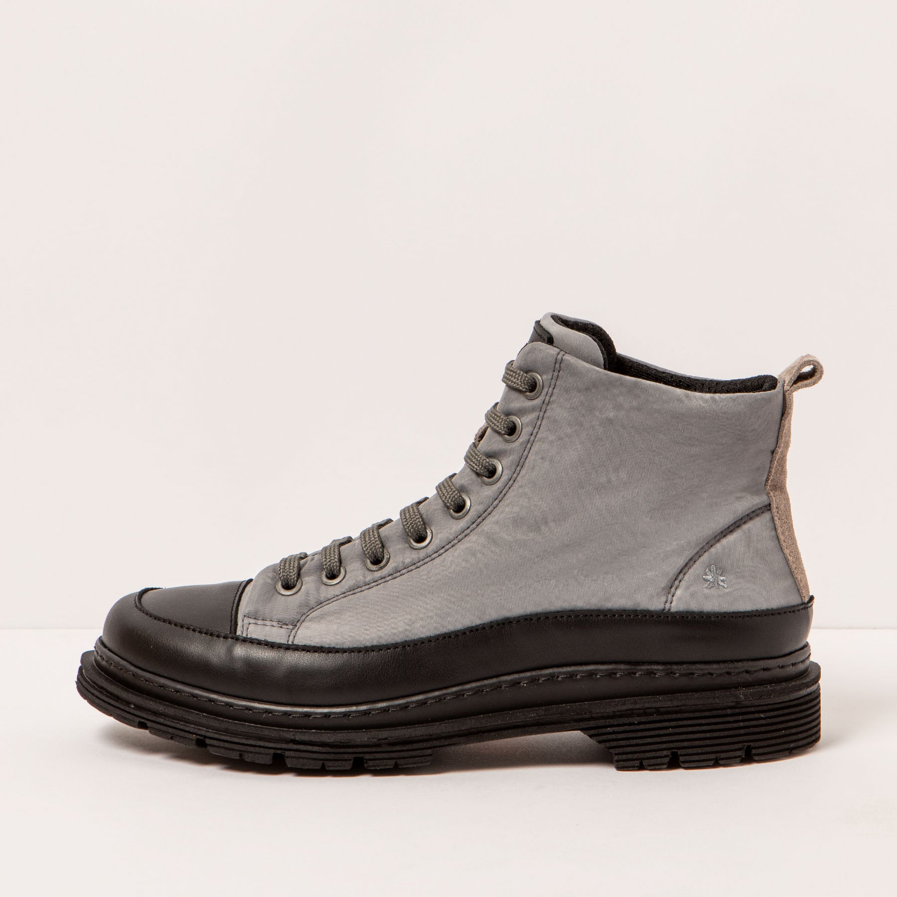 gid://shopify/Product/15694310637900_1