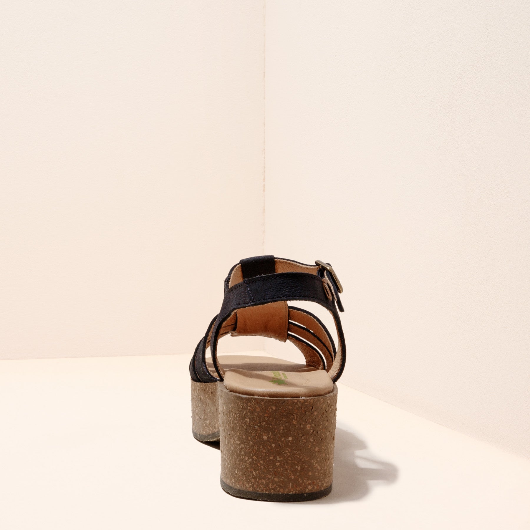 gid://shopify/Product/15700133380428_5