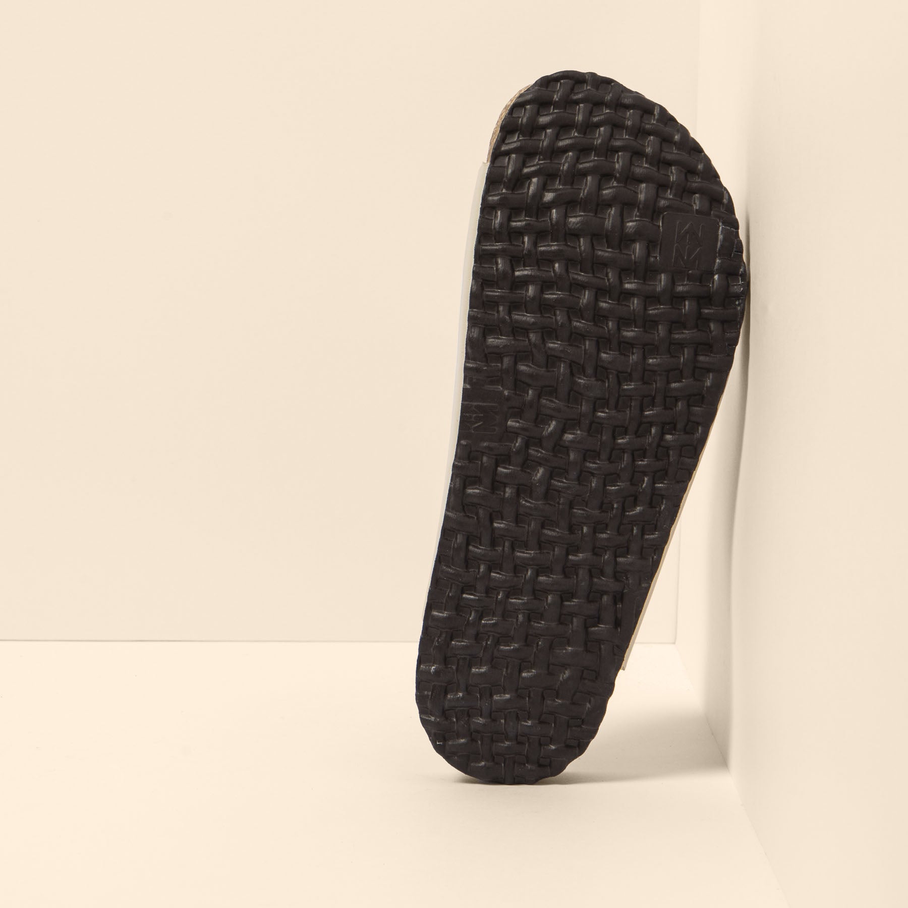 gid://shopify/Product/15700306755916_6