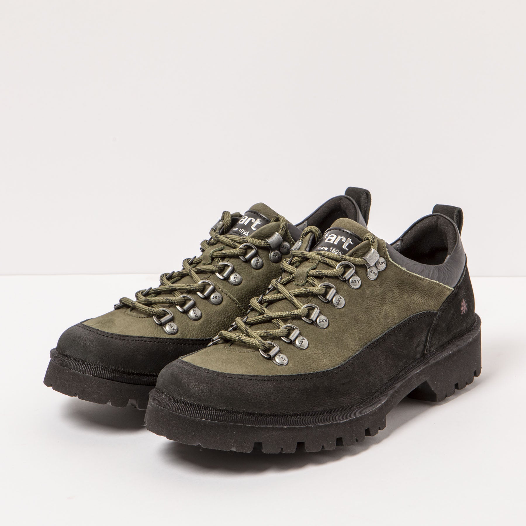 gid://shopify/Product/15785717629260_5
