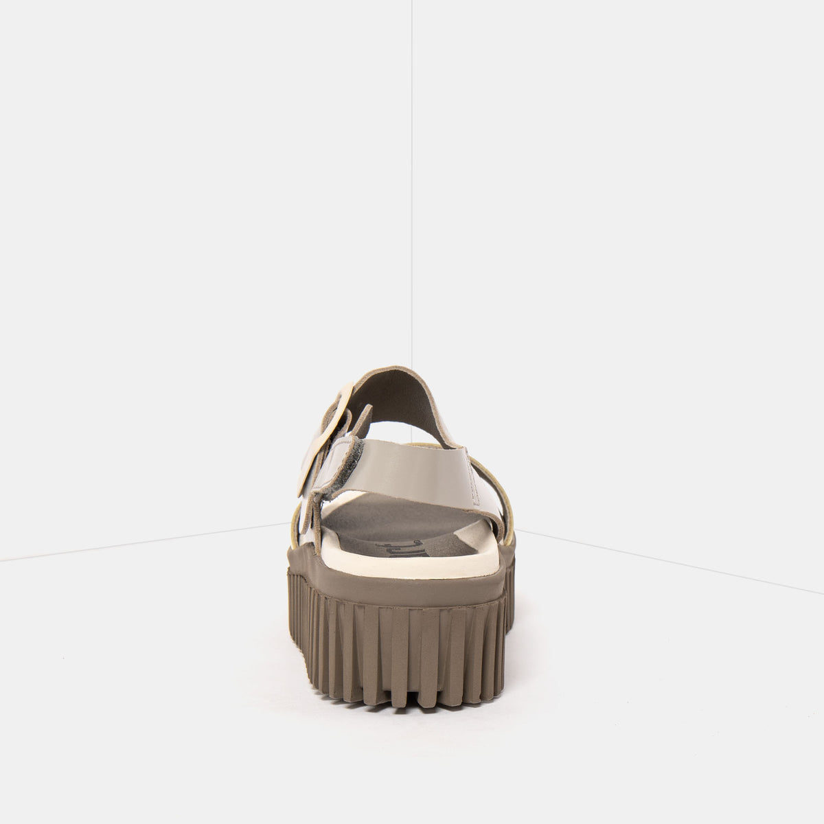 gid://shopify/Product/16172936790348_5