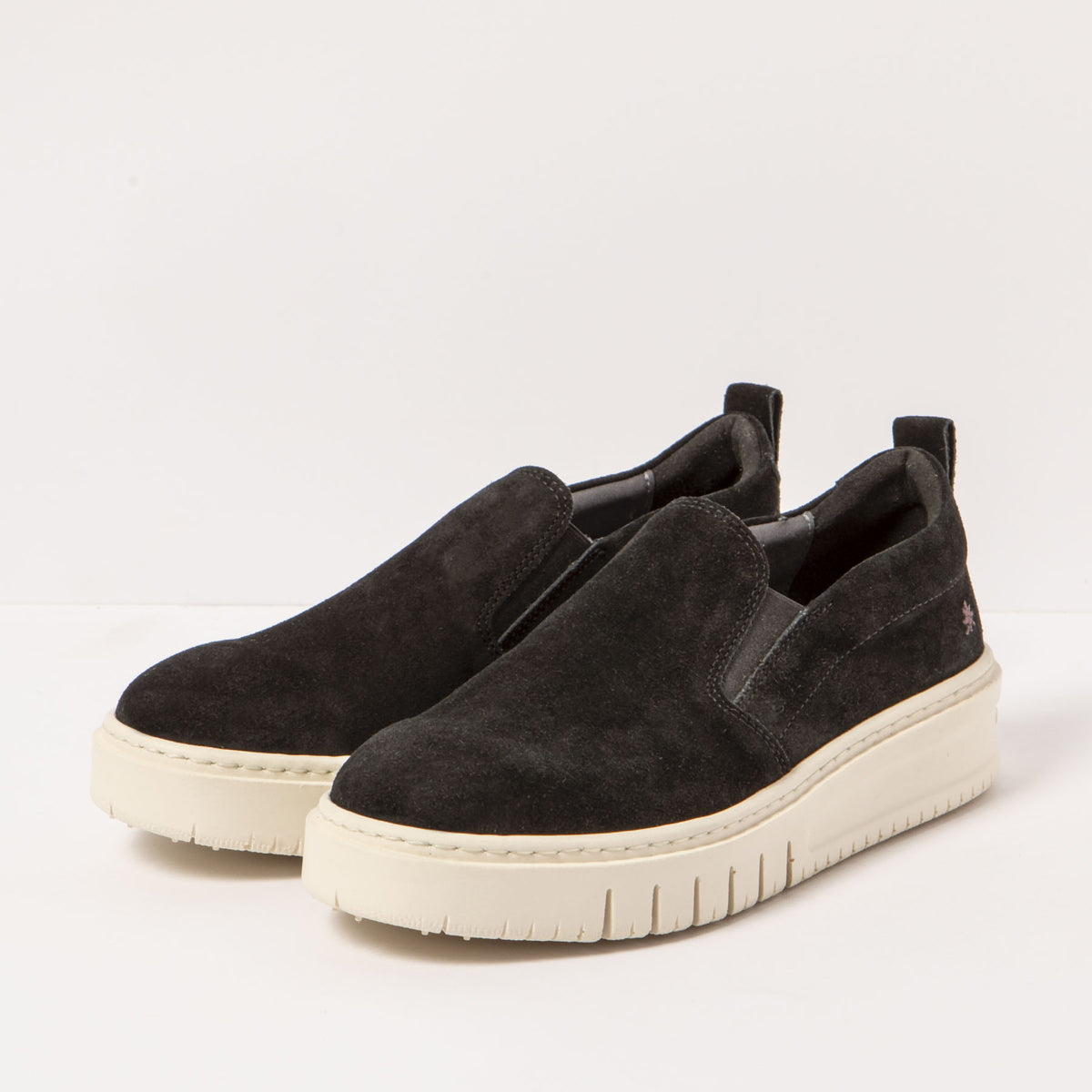 gid://shopify/Product/16171522982220_5