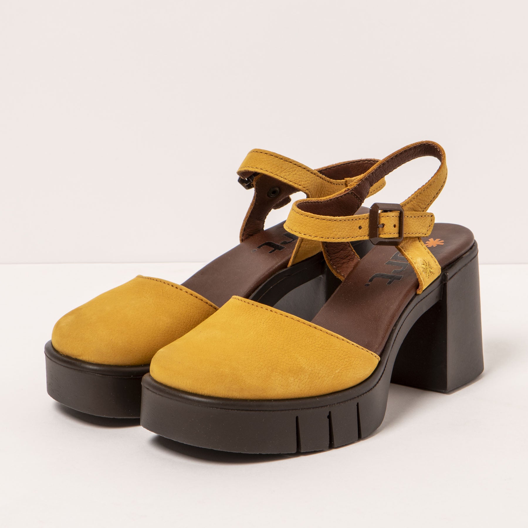 gid://shopify/Product/15693580665164_2