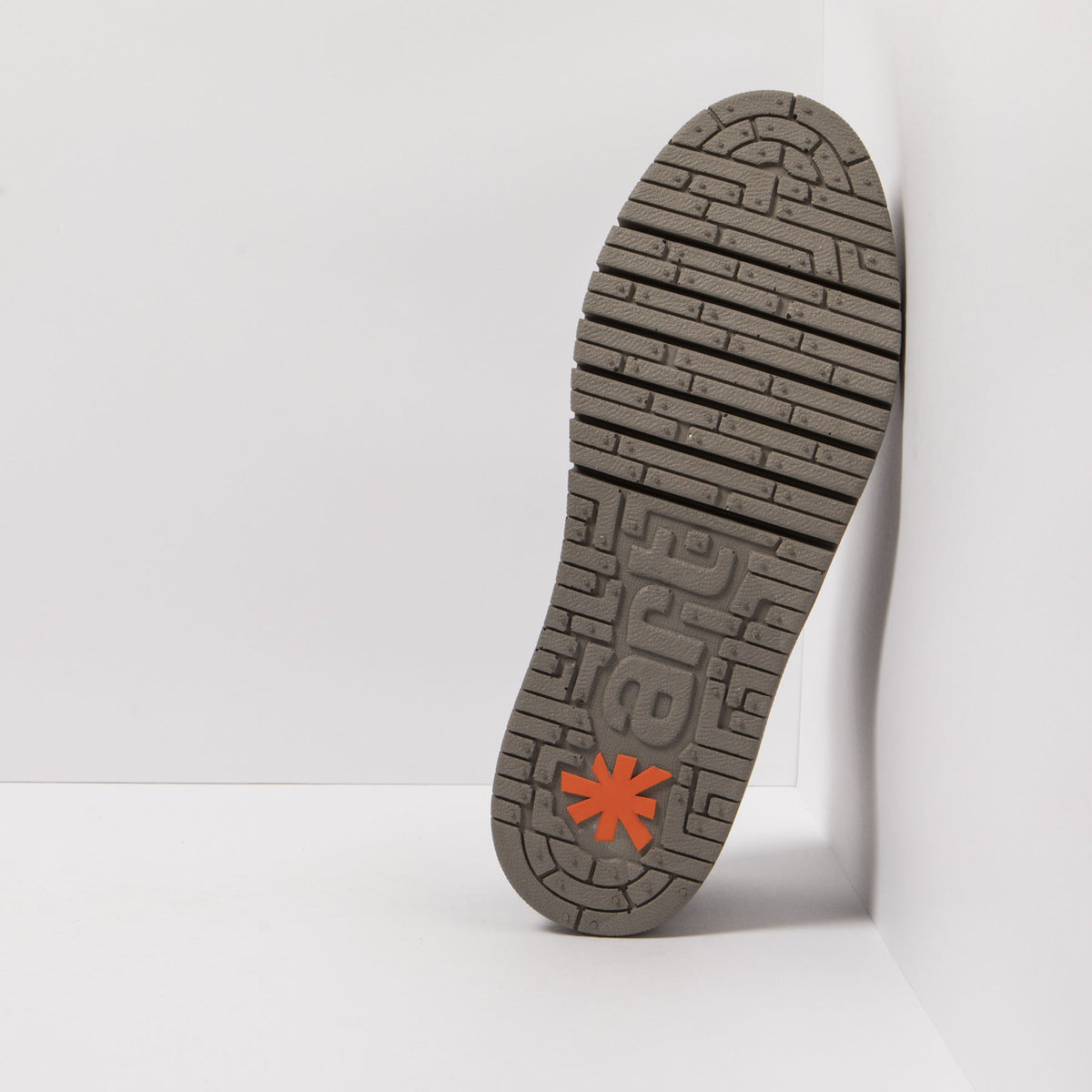 gid://shopify/Product/16171465933132_6