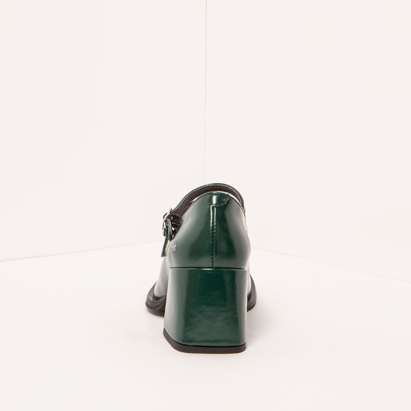 gid://shopify/Product/15694160101708_5