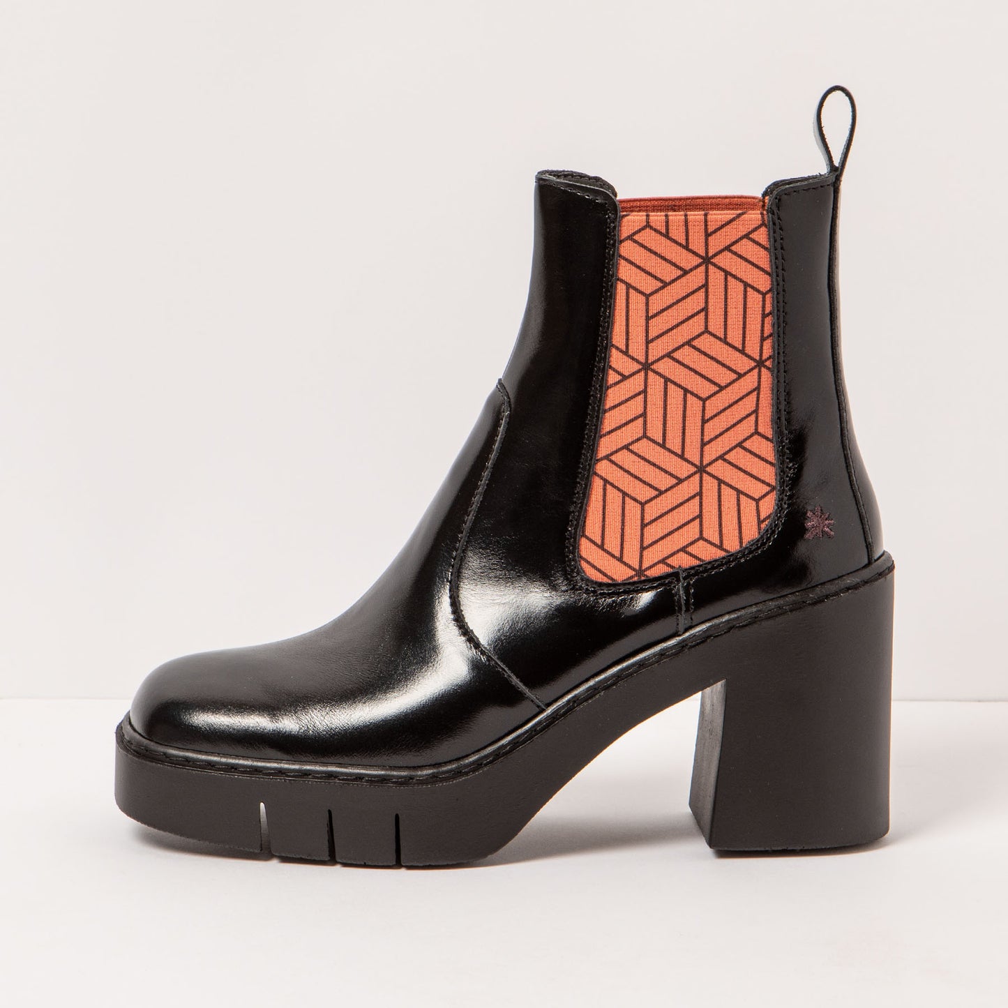 gid://shopify/Product/15694372110668_1