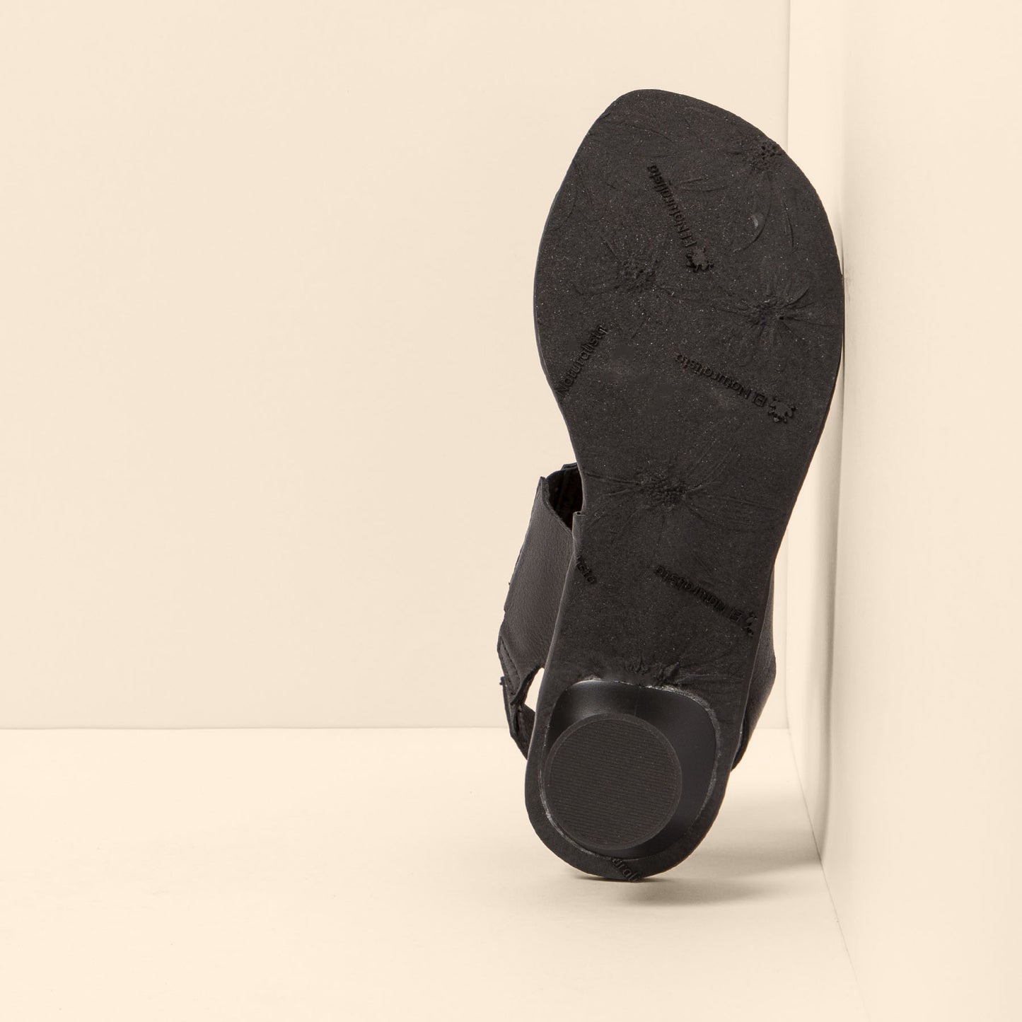 gid://shopify/Product/15700744339788_6