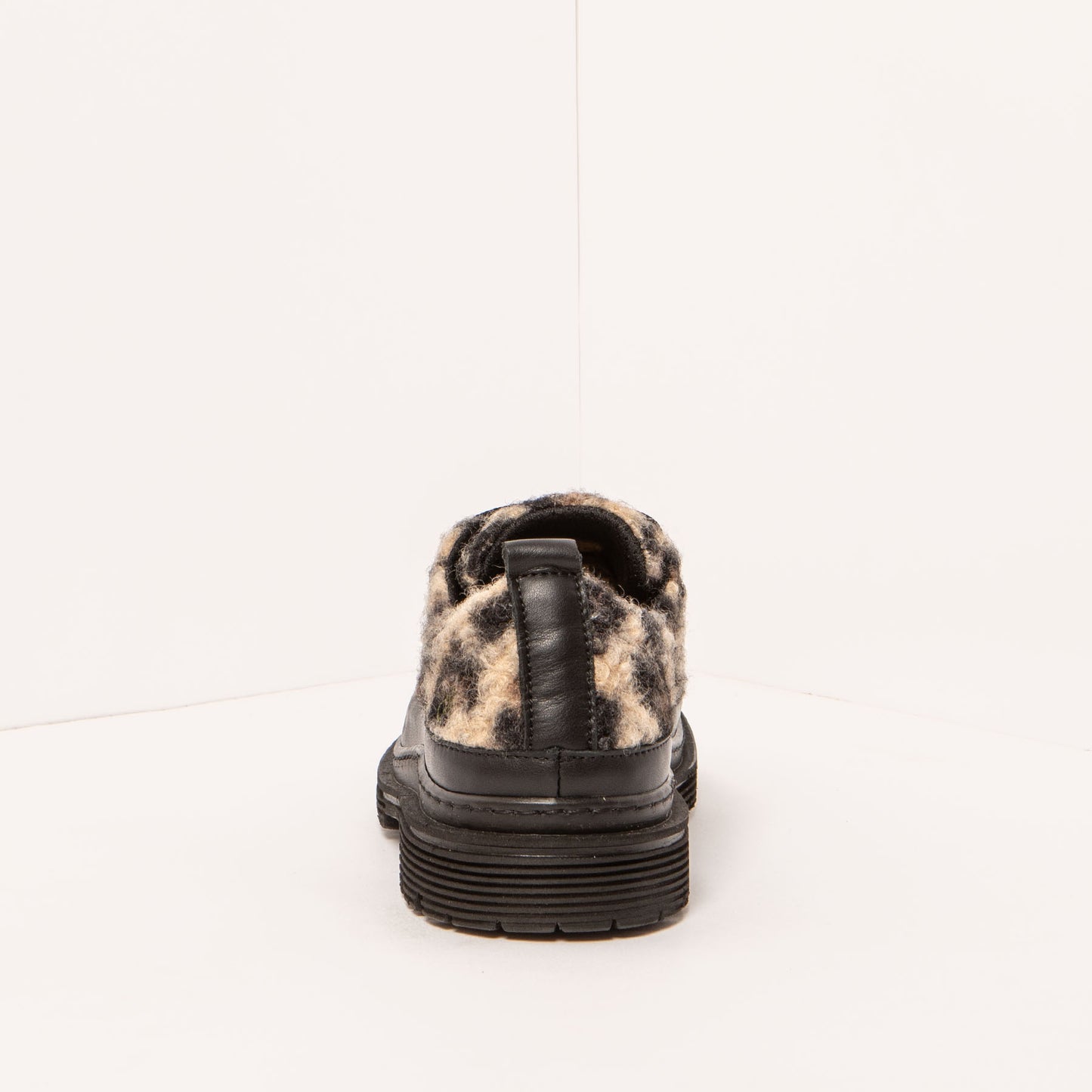 gid://shopify/Product/15694303920460_5