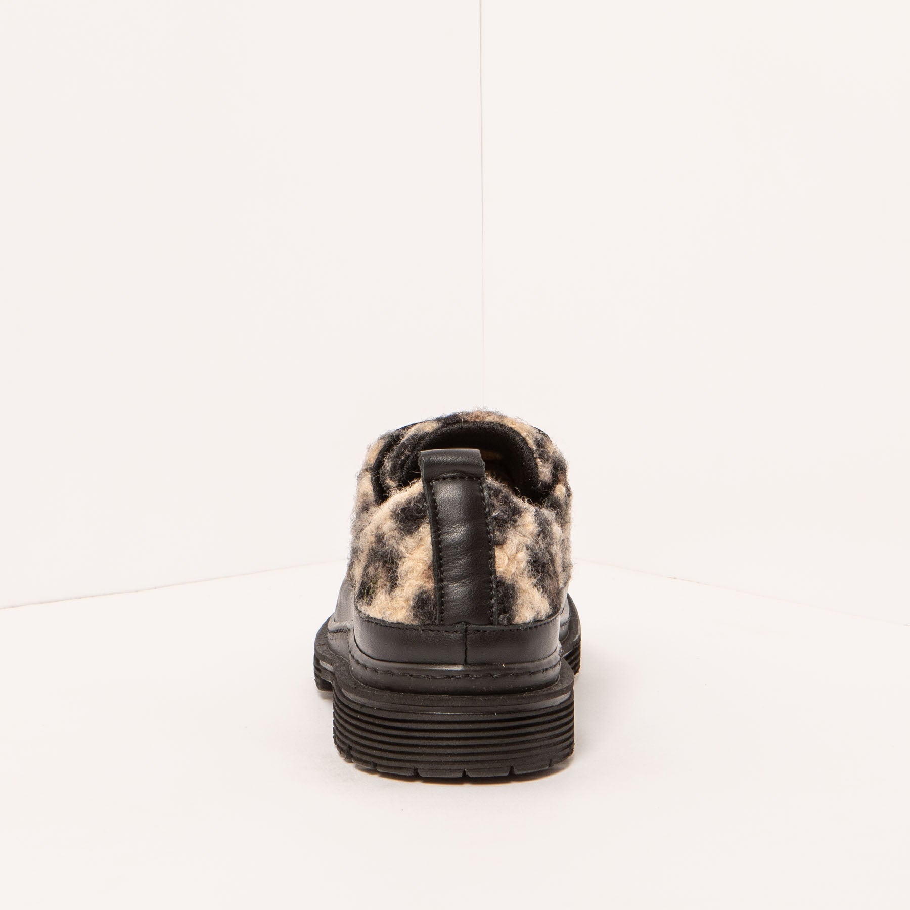 gid://shopify/Product/15694303920460_5