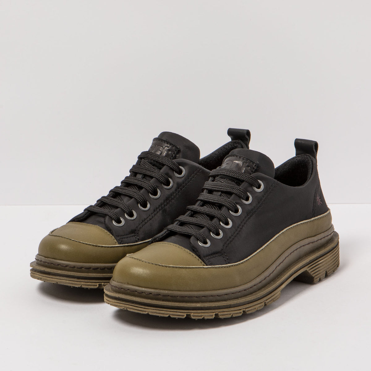gid://shopify/Product/16171574165836_5