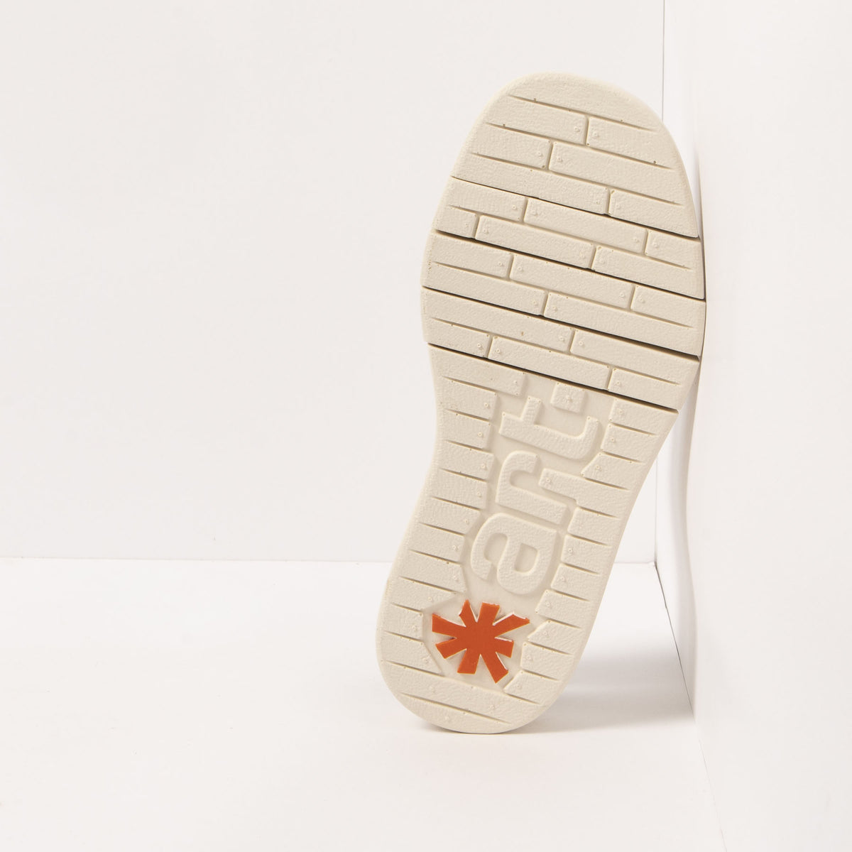 gid://shopify/Product/16171556405580_6