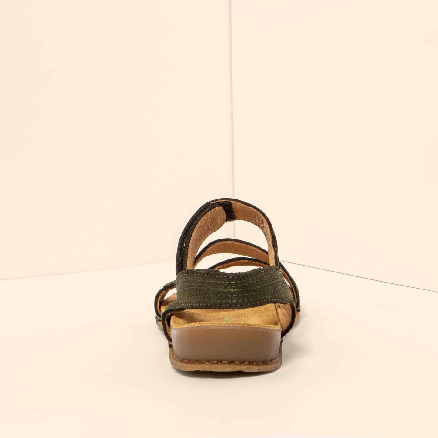 gid://shopify/Product/15700513358156_5