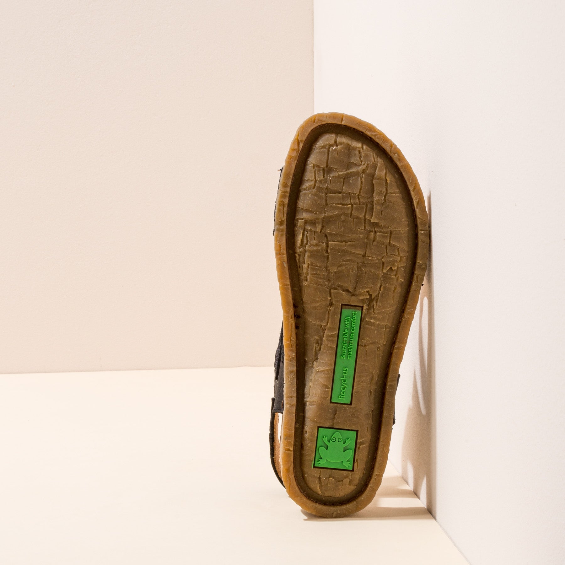 gid://shopify/Product/15700084392268_3