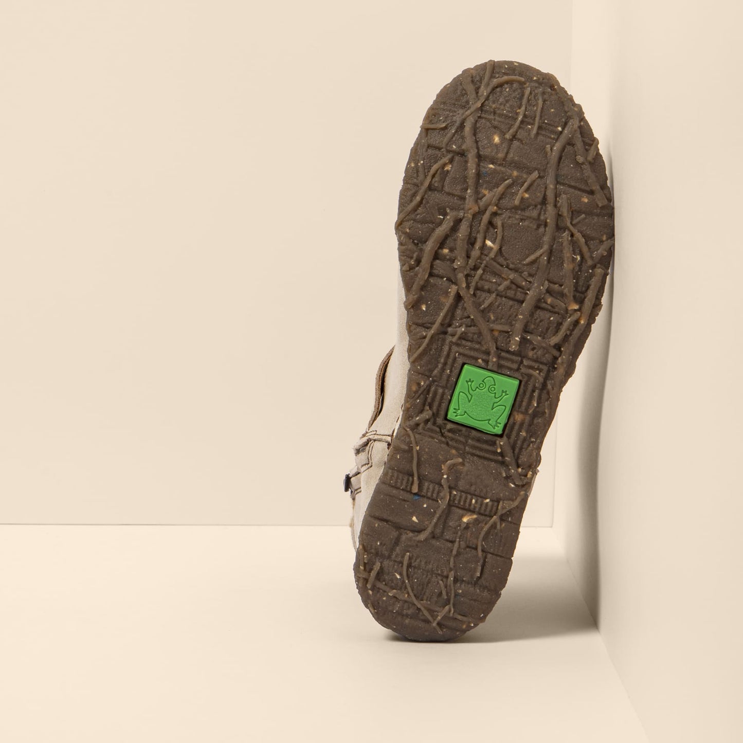 gid://shopify/Product/15700003651916_3