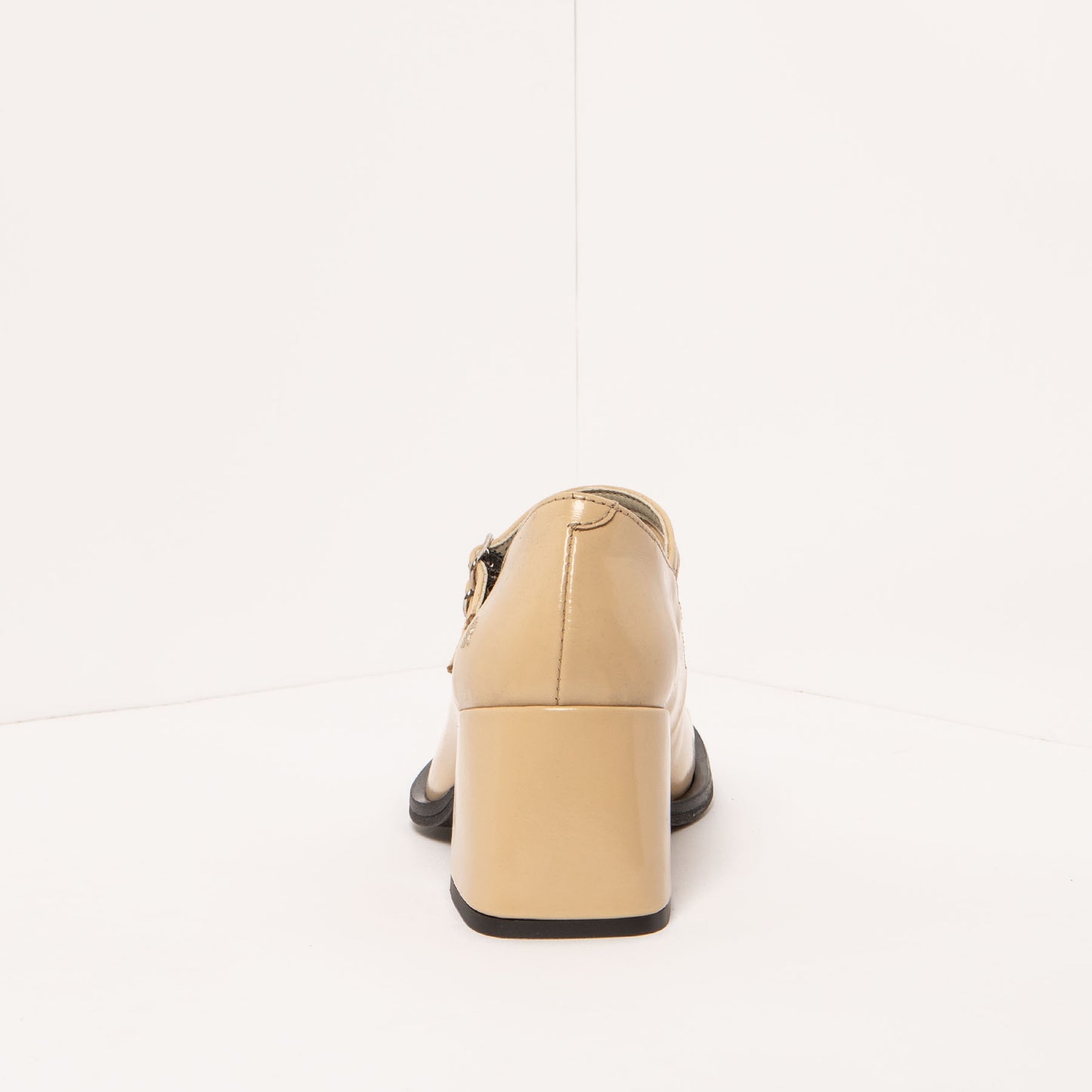 gid://shopify/Product/15694156628300_5
