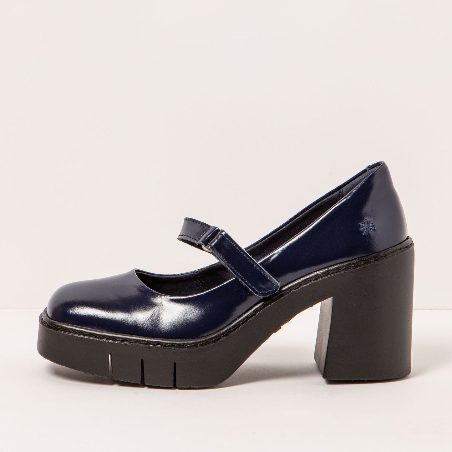 gid://shopify/Product/15694365196620_1