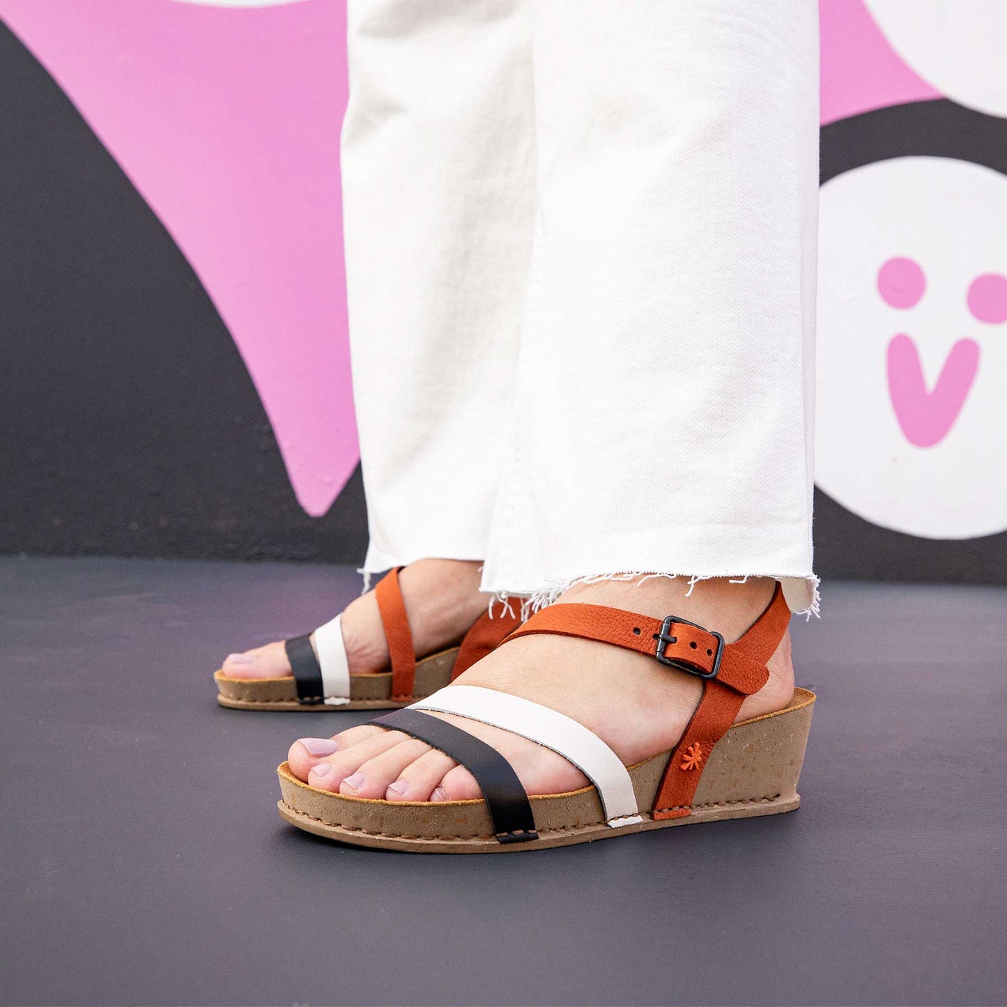 gid://shopify/Product/15693469909324_6