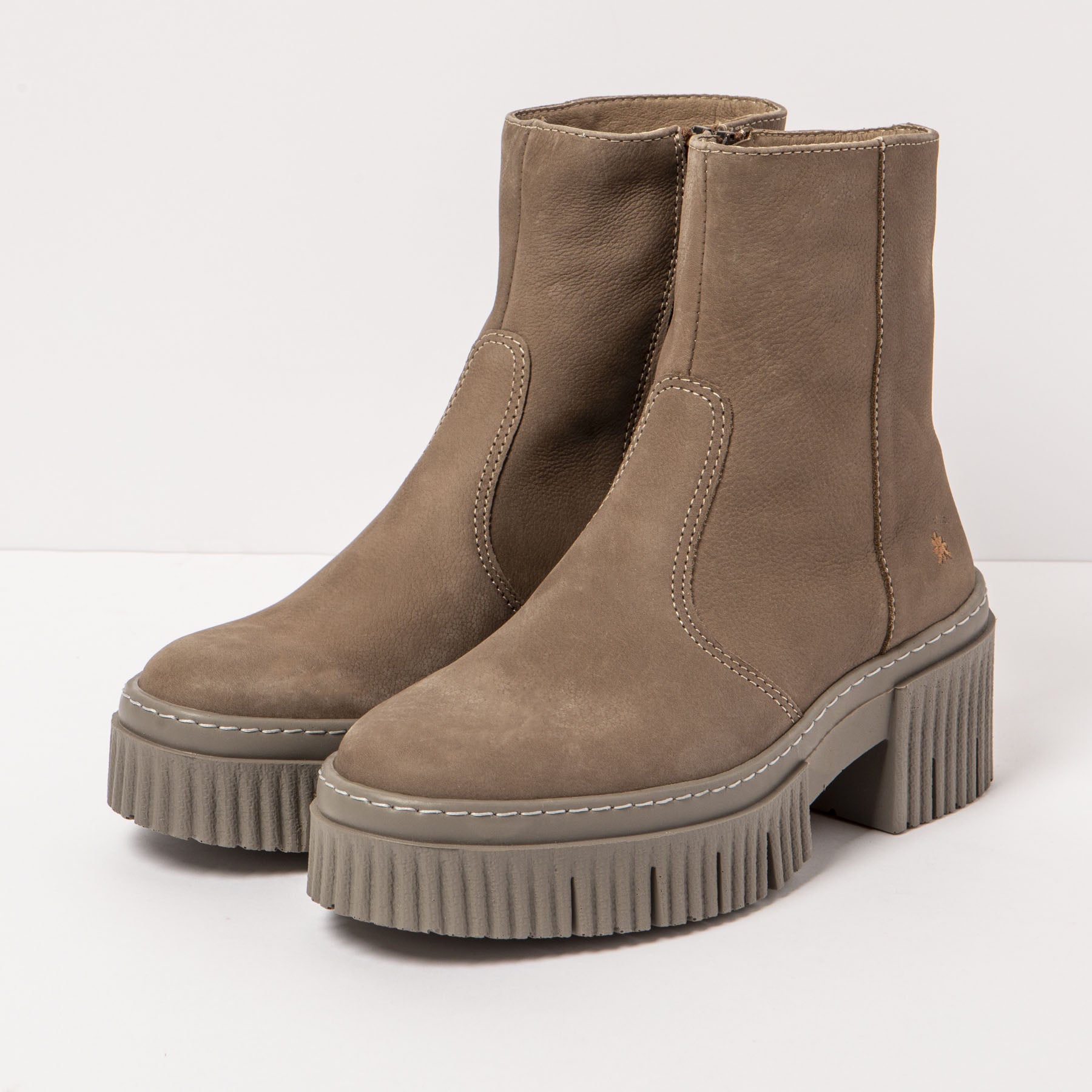 gid://shopify/Product/15785707077964_5