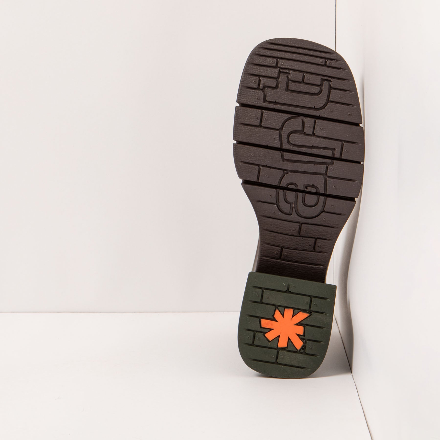 gid://shopify/Product/15693804863820_3