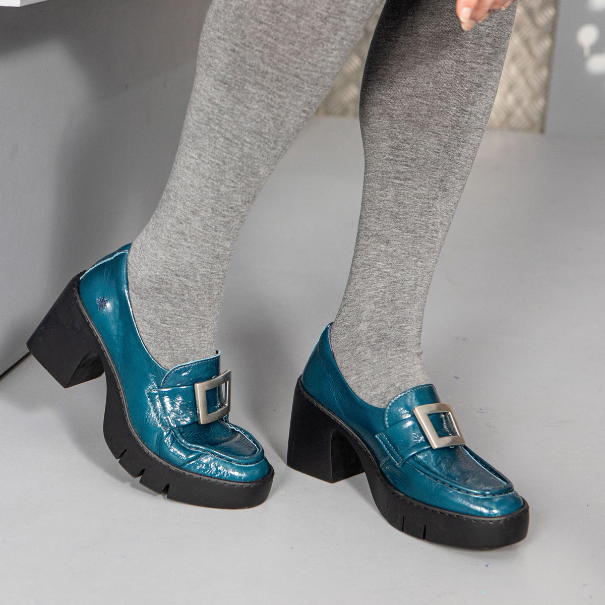 gid://shopify/Product/16171418091852_9