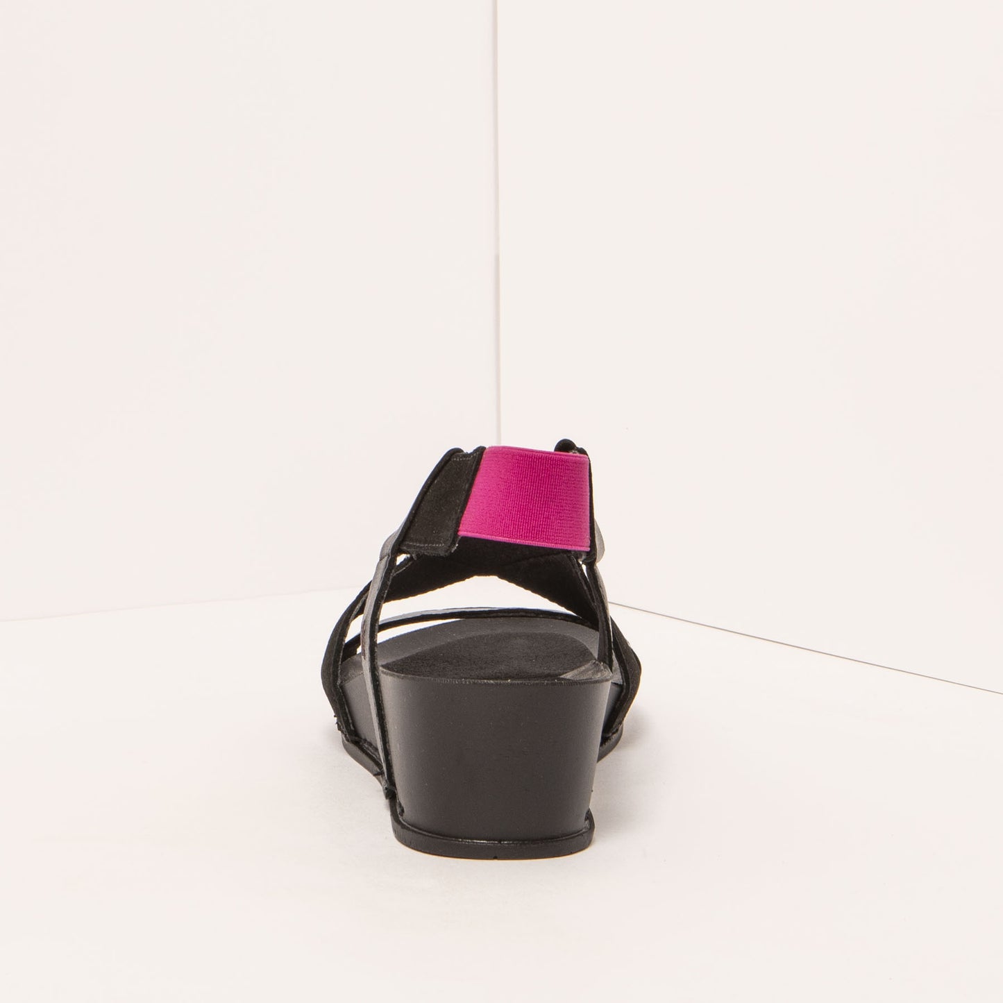 gid://shopify/Product/15693516046668_5