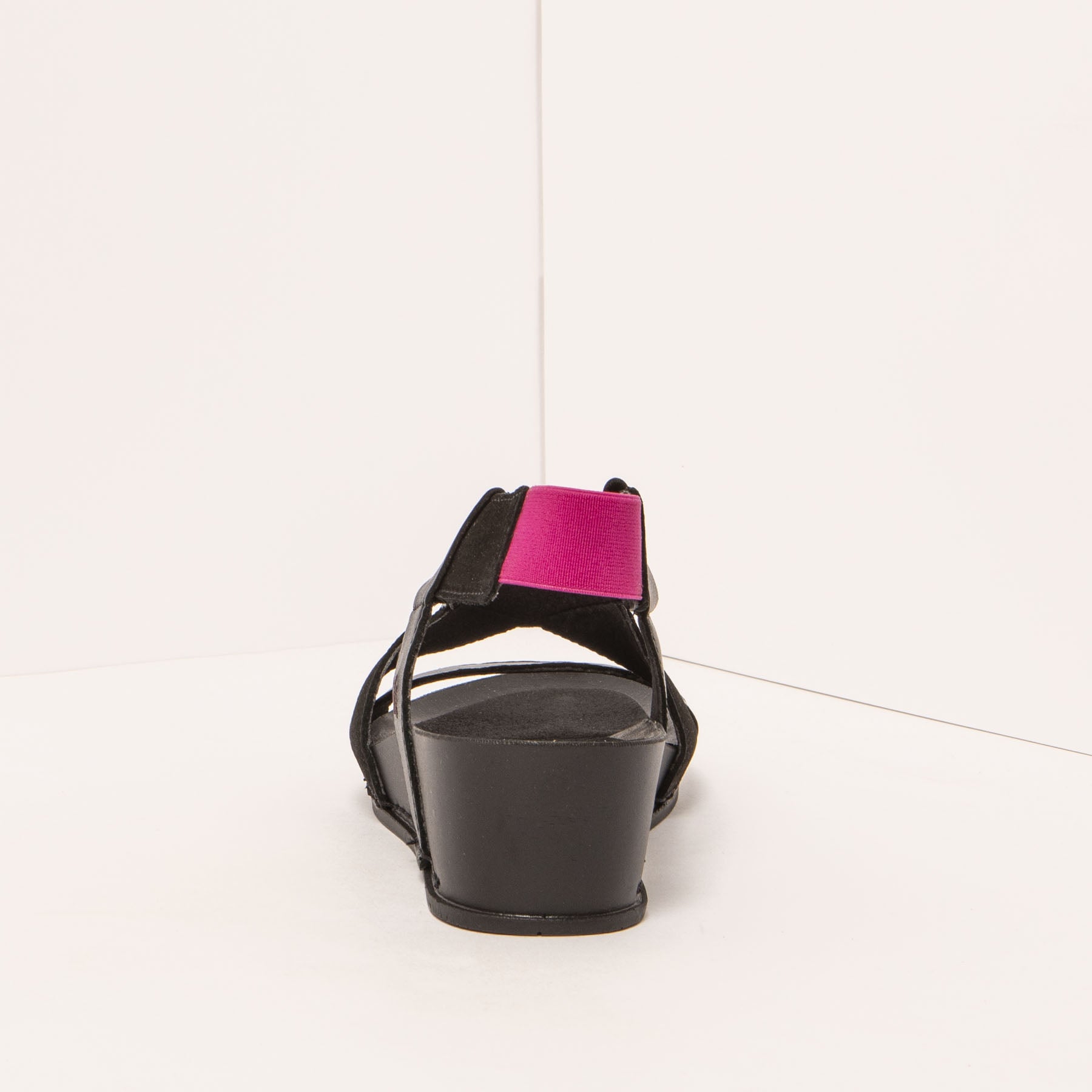 gid://shopify/Product/15693516046668_5