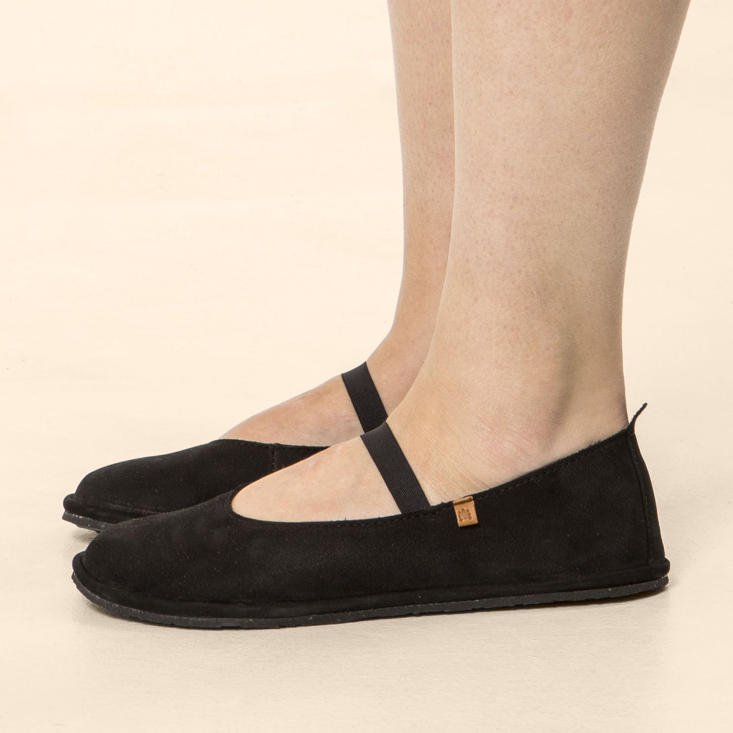 gid://shopify/Product/15700375241036_1