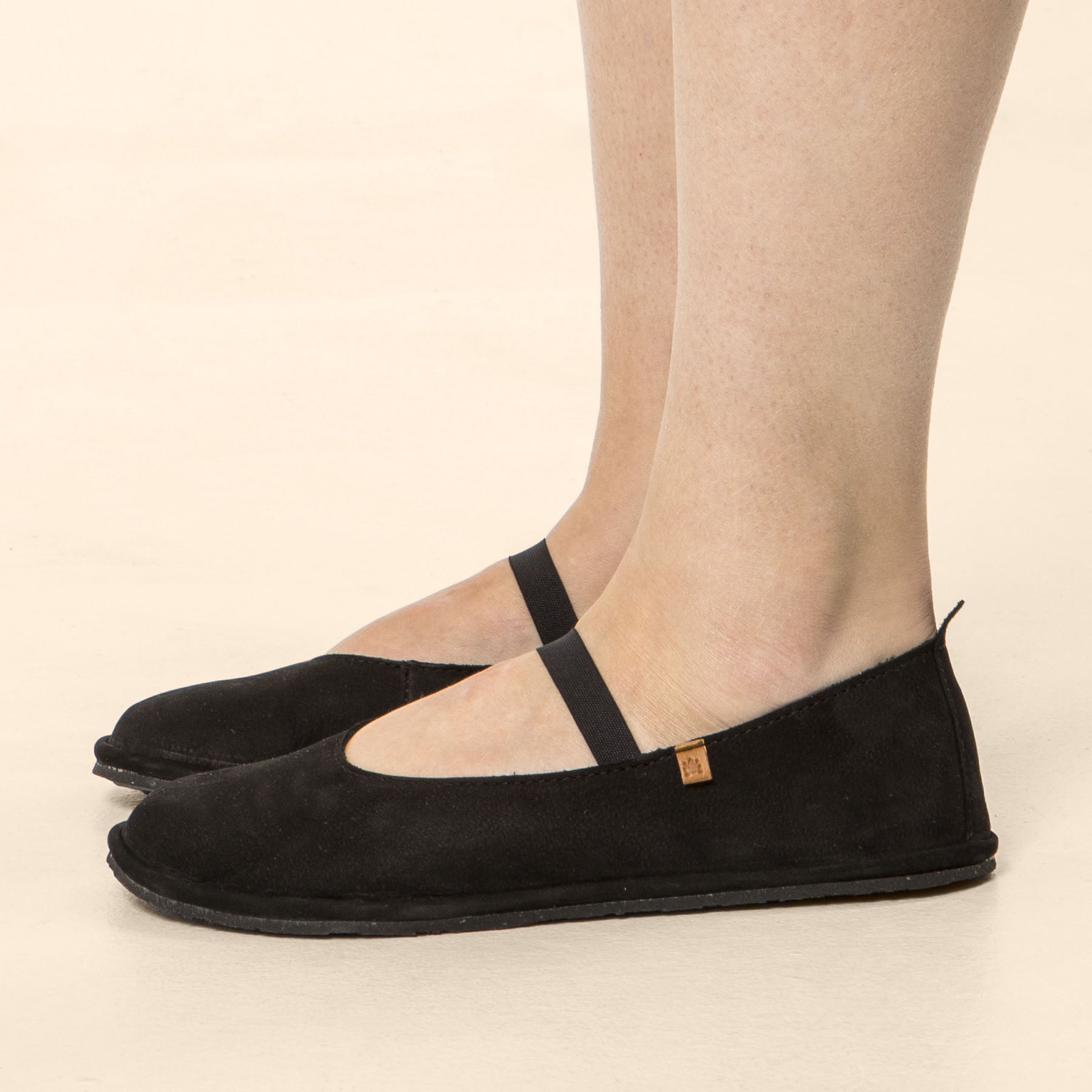 gid://shopify/Product/15700375241036_1
