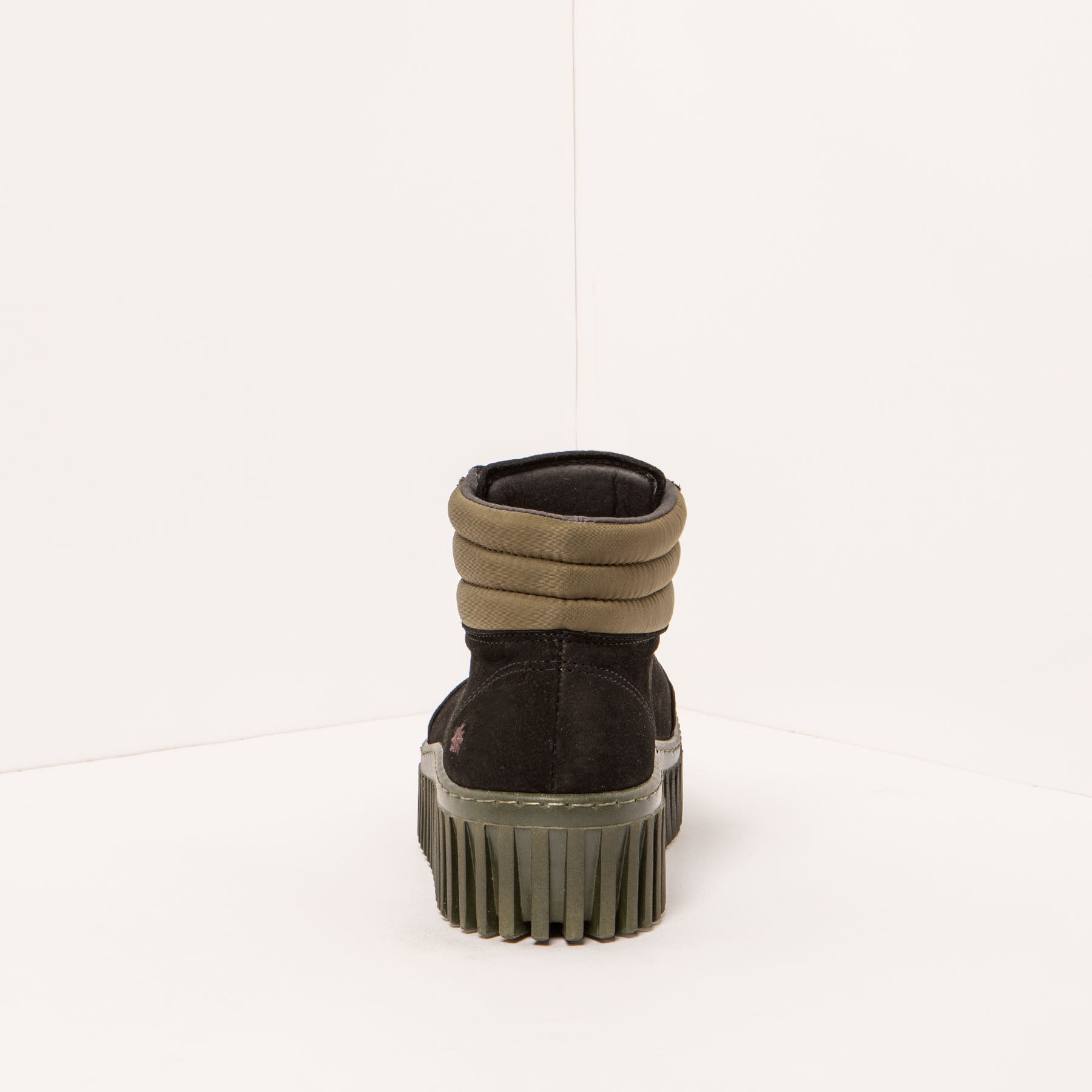 gid://shopify/Product/15694067564876_5