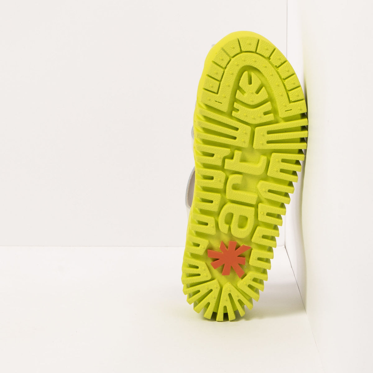 gid://shopify/Product/16171333452108_6