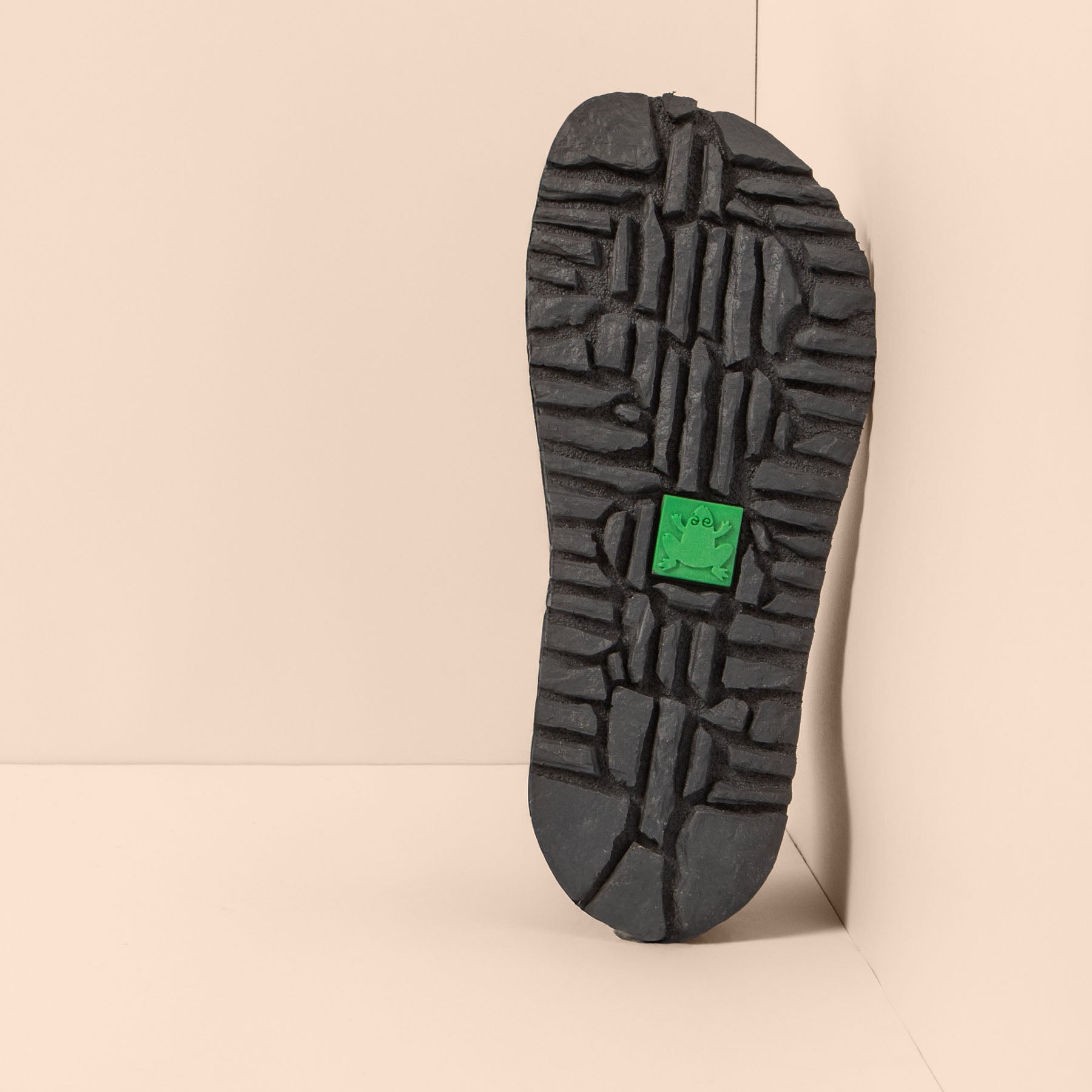 gid://shopify/Product/15700757774668_3