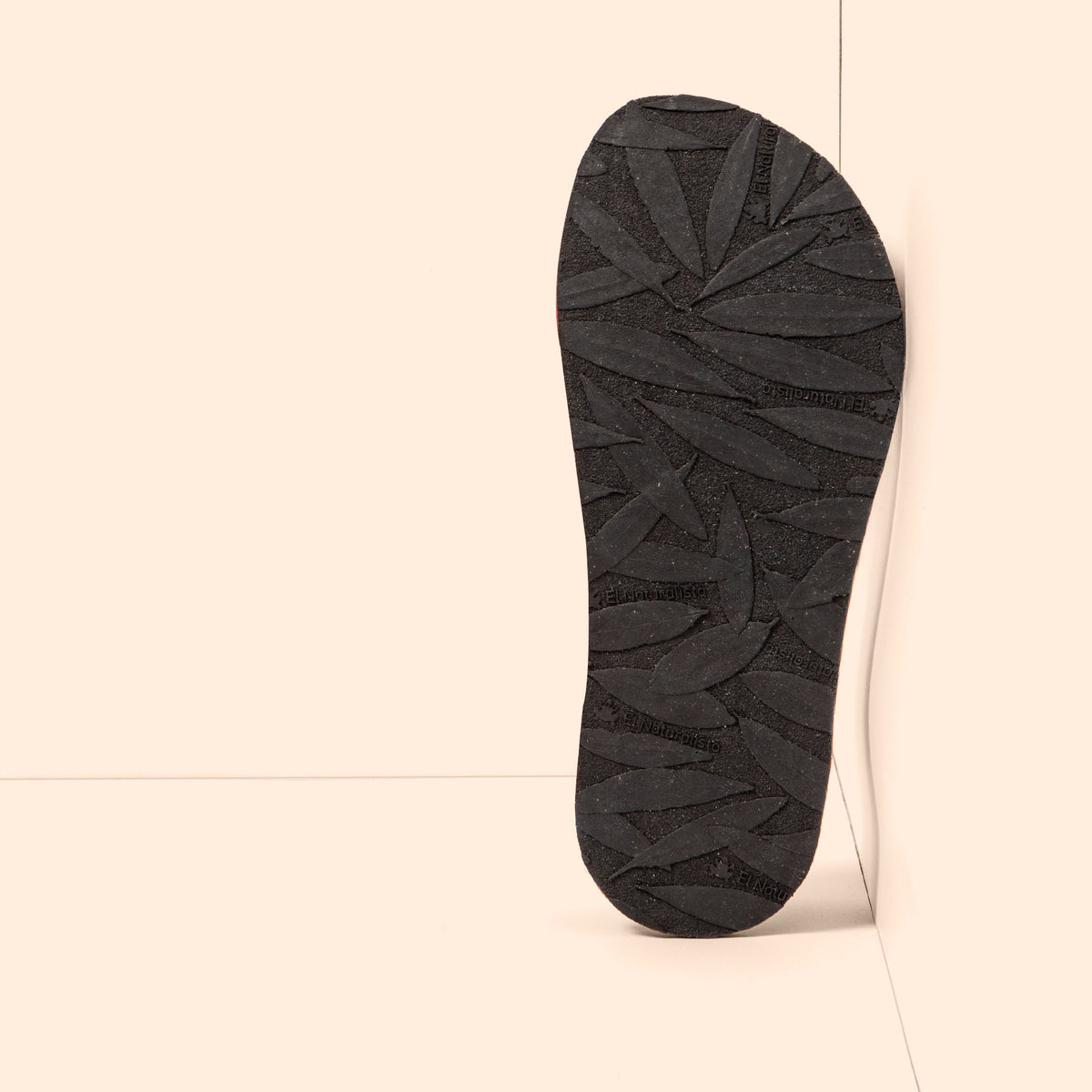 gid://shopify/Product/16124707242316_3