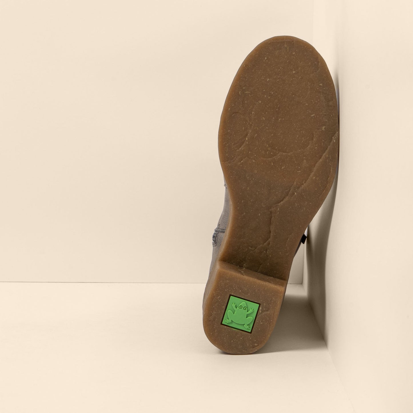 gid://shopify/Product/15700047429964_3