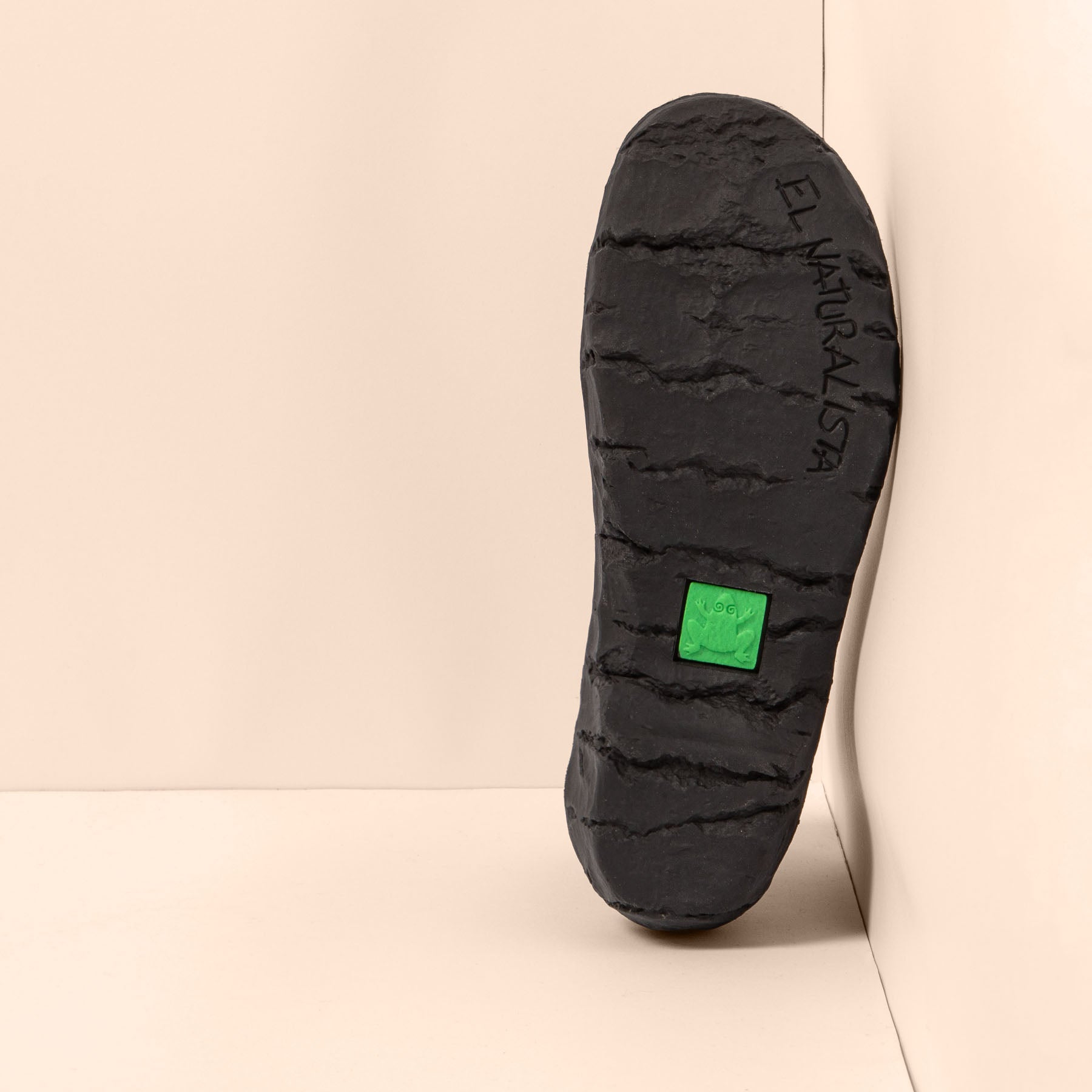 gid://shopify/Product/15700921778508_3