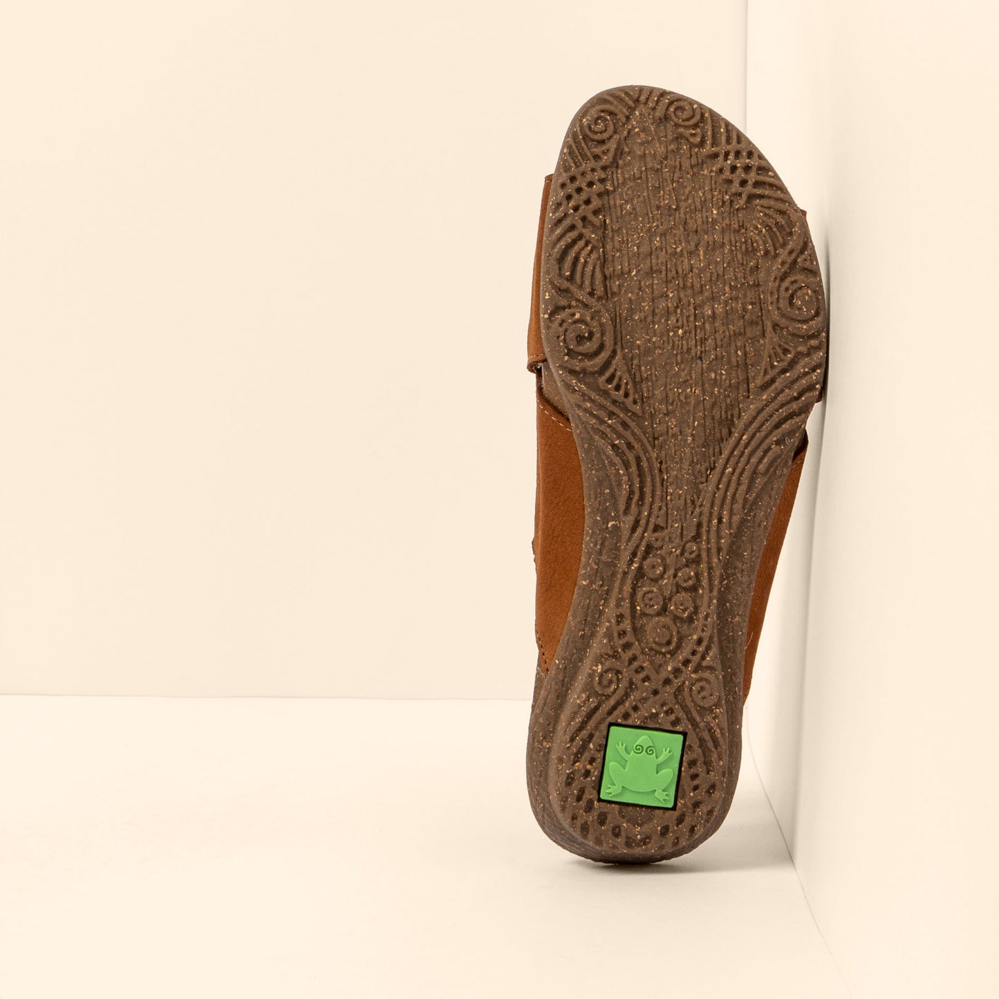 gid://shopify/Product/15700373176652_3
