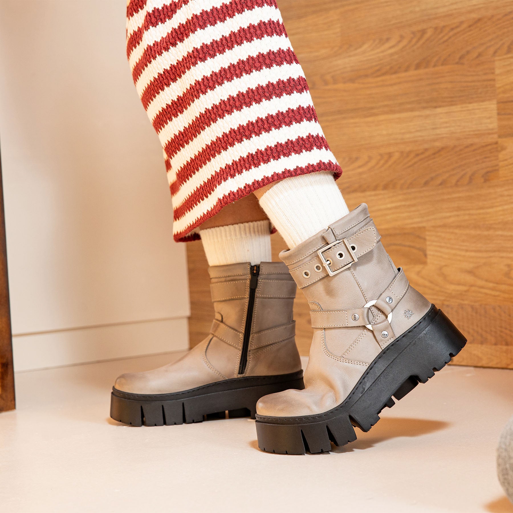 gid://shopify/Product/15694213448012_6