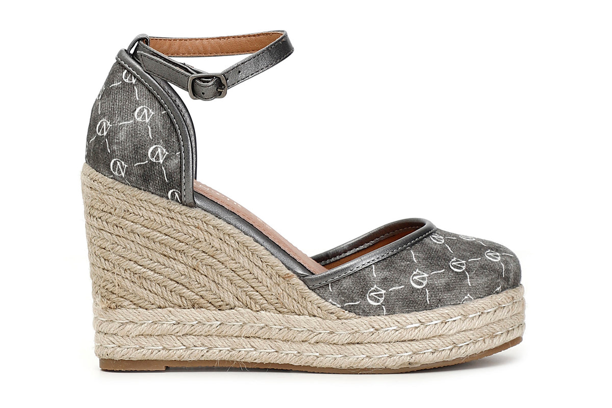 gid://shopify/Product/16121784500556_58873319063884