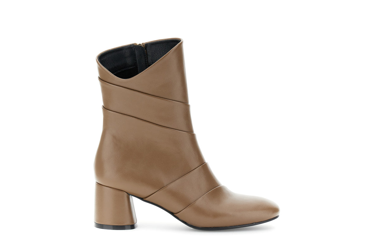gid://shopify/Product/16176099623244_59122040832332