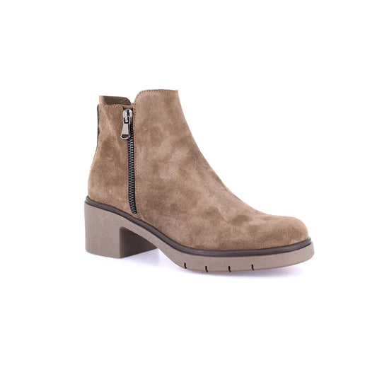 gid://shopify/Product/15712131580236_1