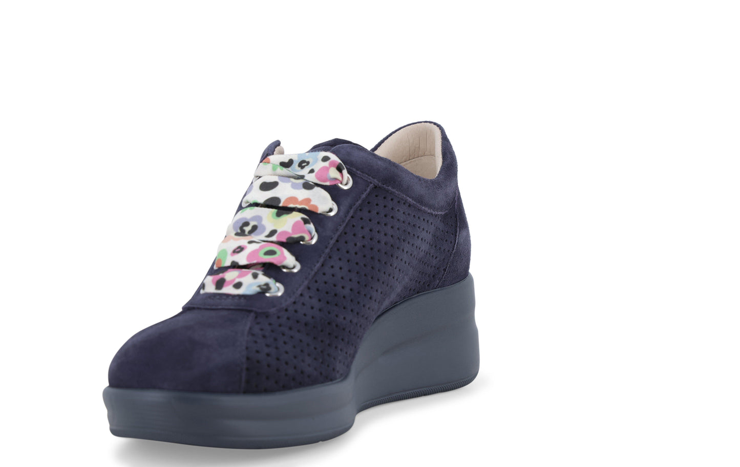 gid://shopify/Product/15686362005836_3
