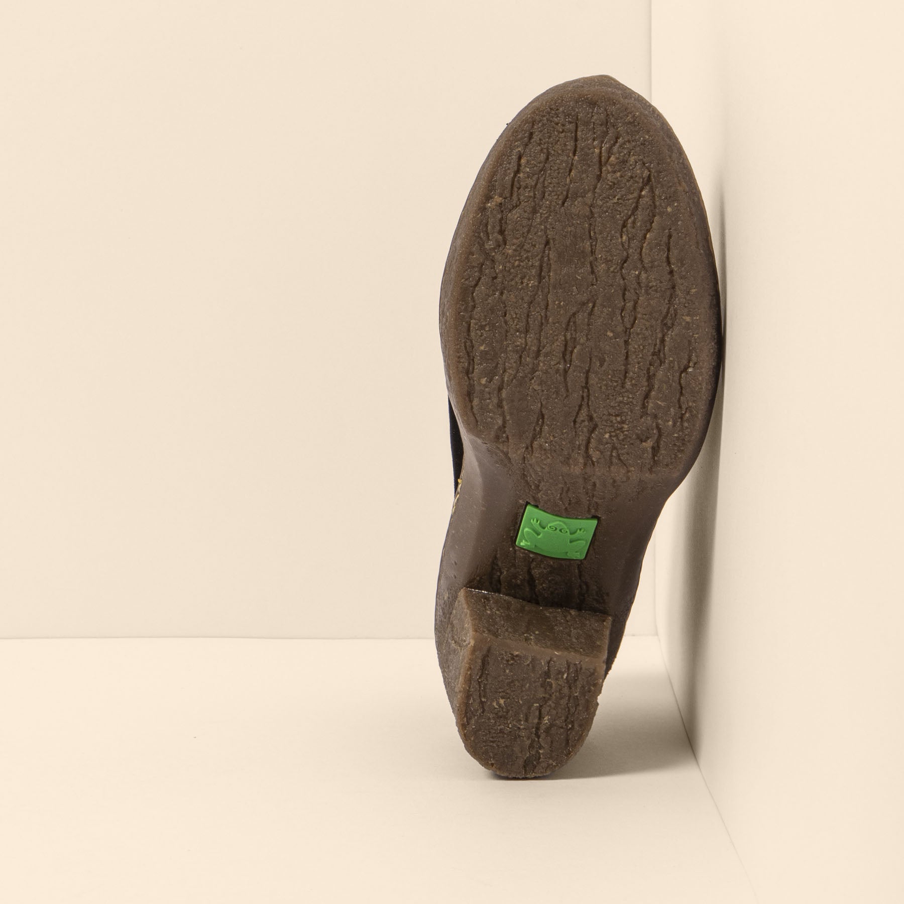 gid://shopify/Product/15699965575500_3