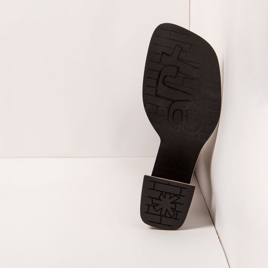 gid://shopify/Product/15694169702732_1