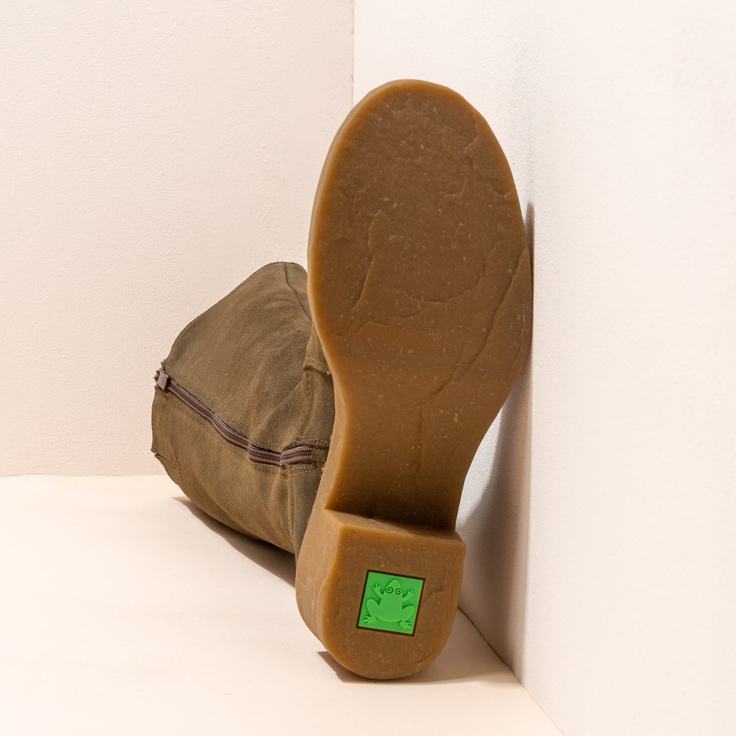gid://shopify/Product/15700047659340_3
