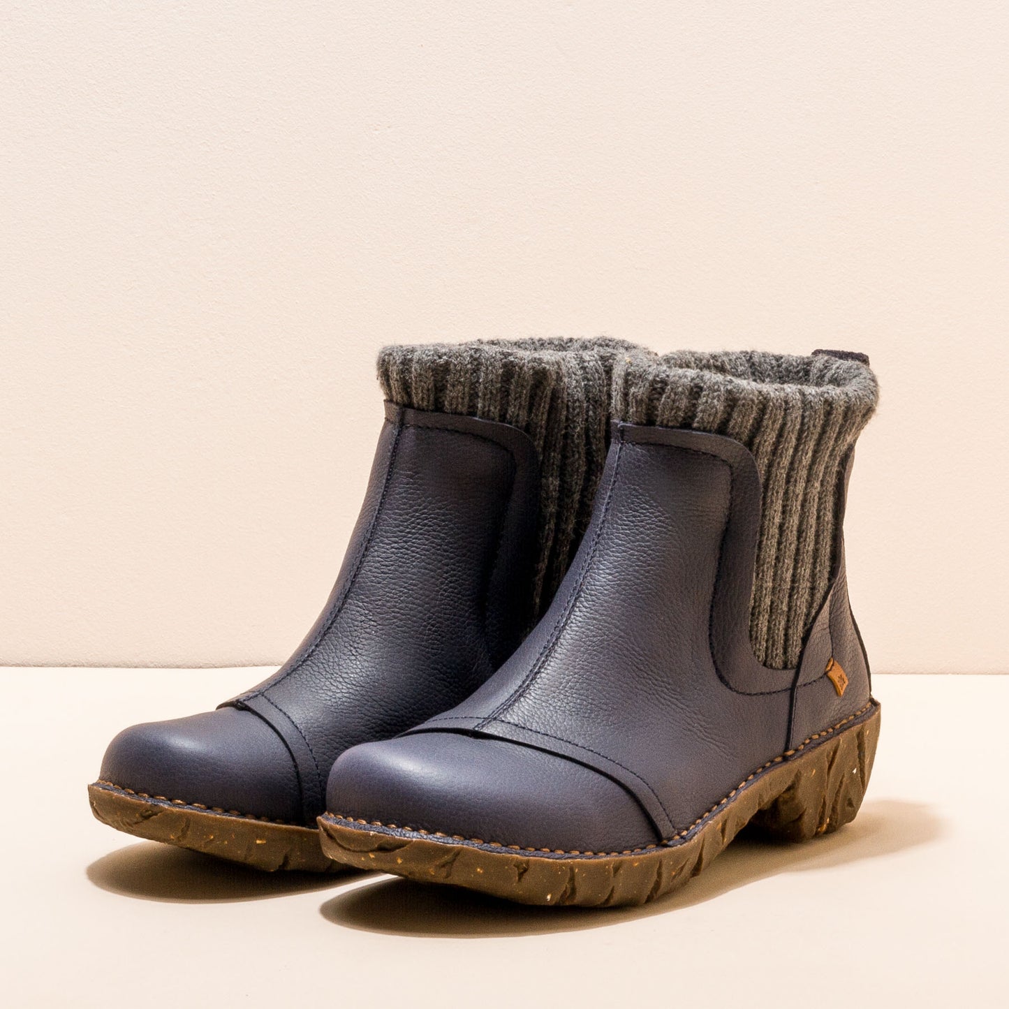 gid://shopify/Product/15700299841868_5
