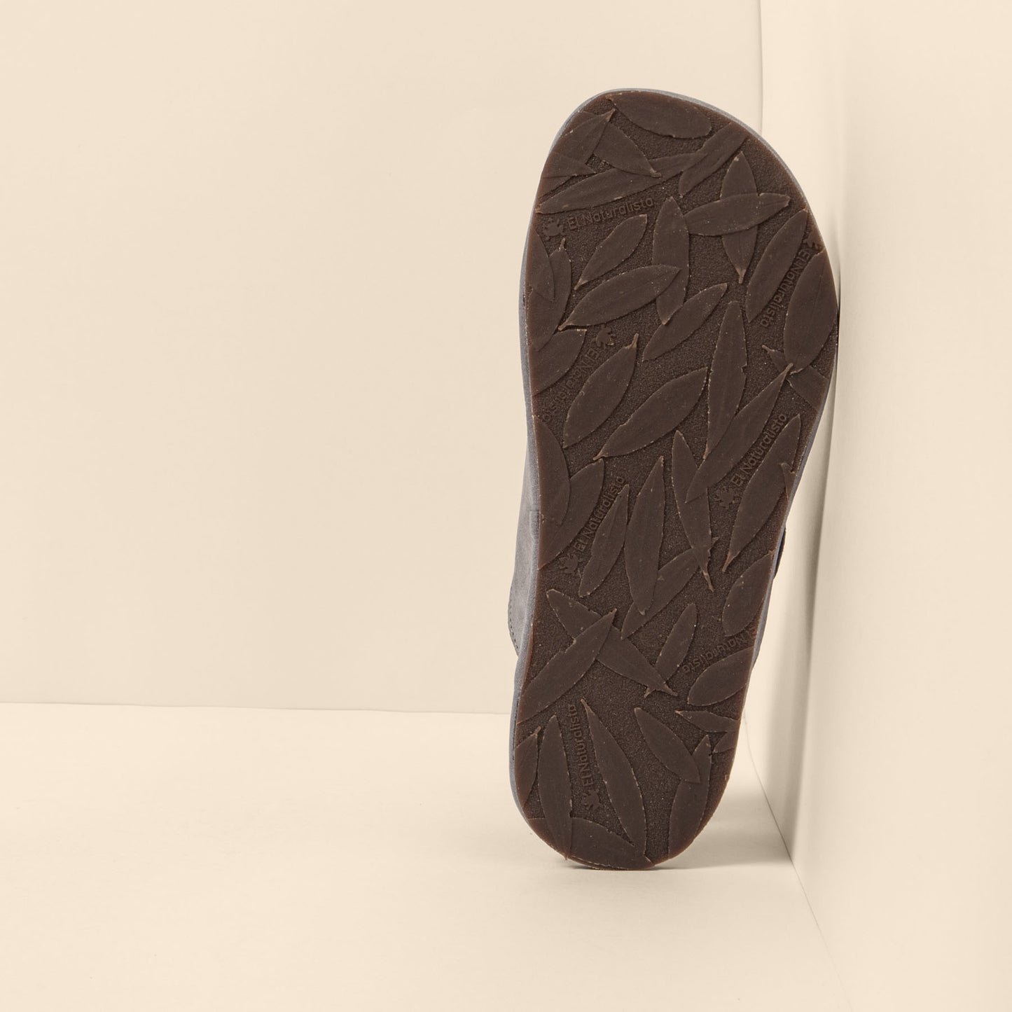 gid://shopify/Product/15700441989452_3